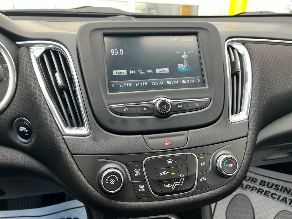 Thumbnail: 2017 Chevrolet Malibu - 11