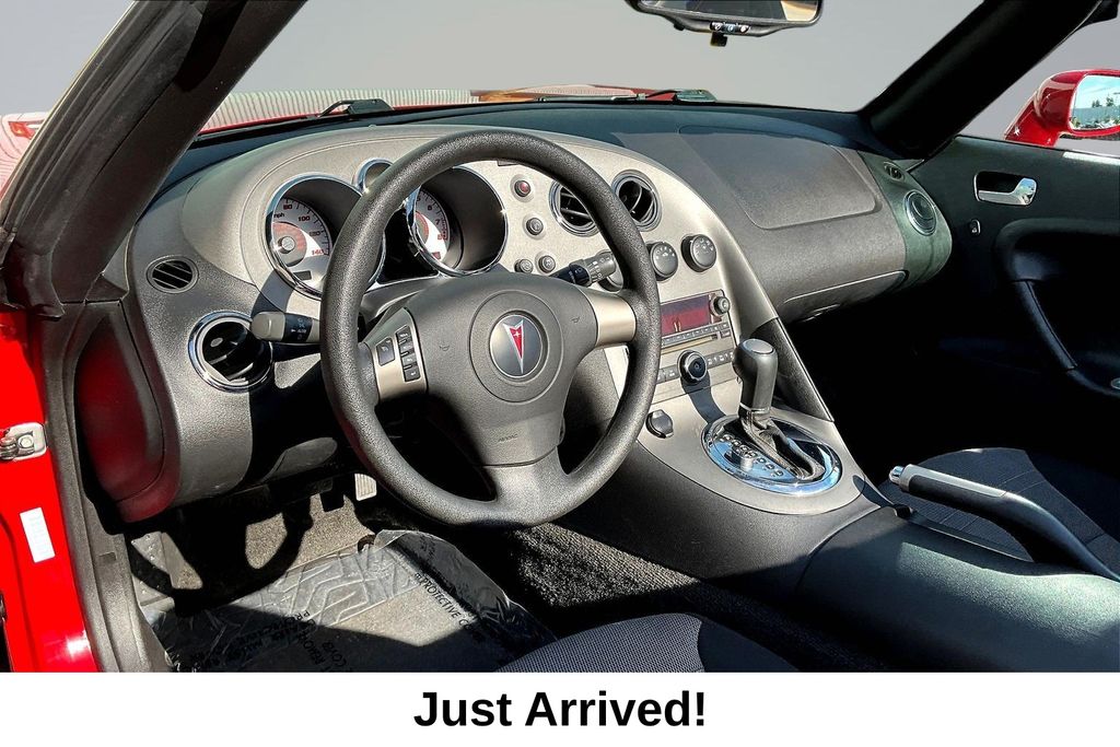 Thumbnail: 2008 Pontiac Solstice - 8