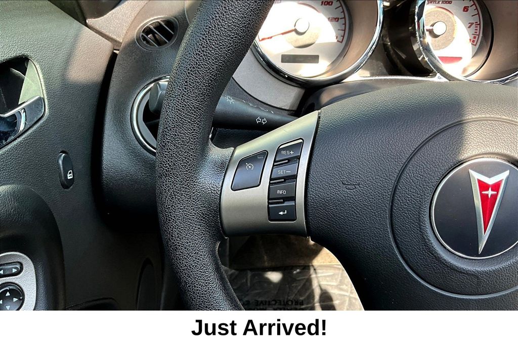 Thumbnail: 2008 Pontiac Solstice - 21