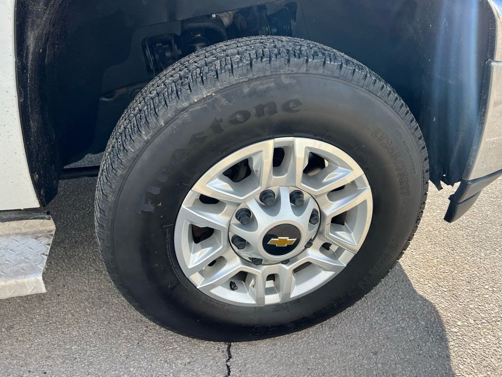 Thumbnail: 2011 Chevrolet Silverado 2500 - 24