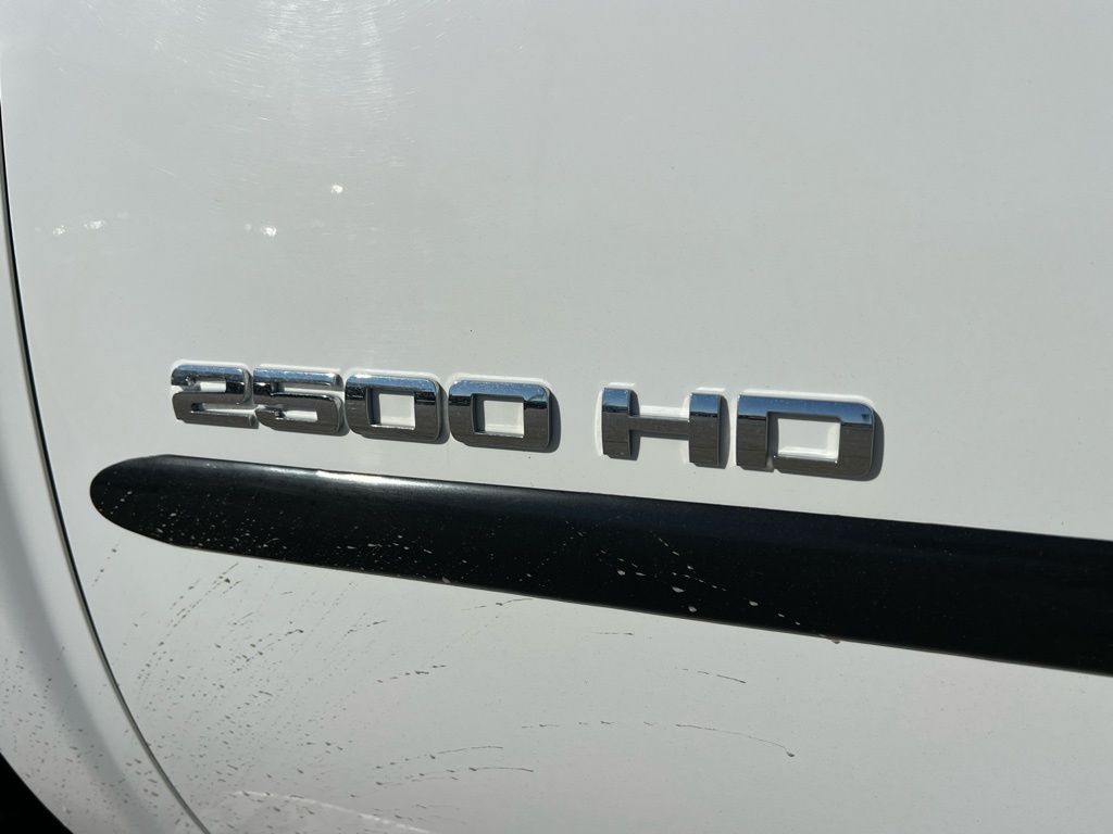 Thumbnail: 2011 Chevrolet Silverado 2500 - 29