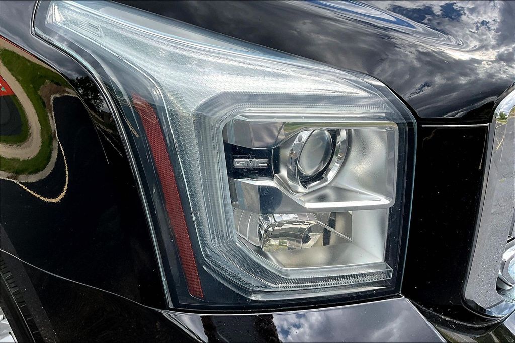 Thumbnail: 2018 GMC Yukon - 34