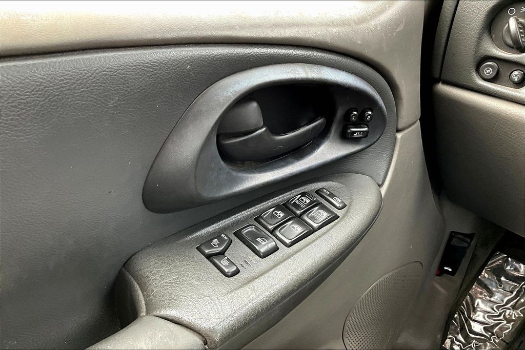 Thumbnail: 2002 Chevrolet TrailBlazer - 29