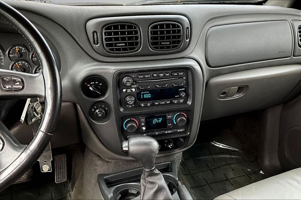 Thumbnail: 2002 Chevrolet TrailBlazer - 9