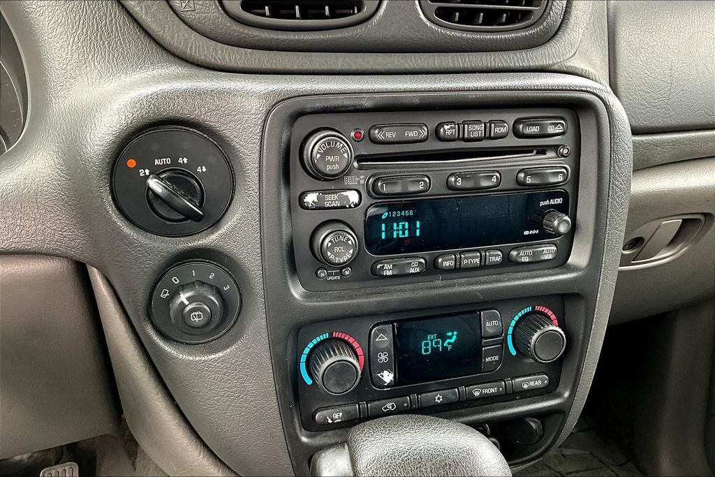 Thumbnail: 2002 Chevrolet TrailBlazer - 15
