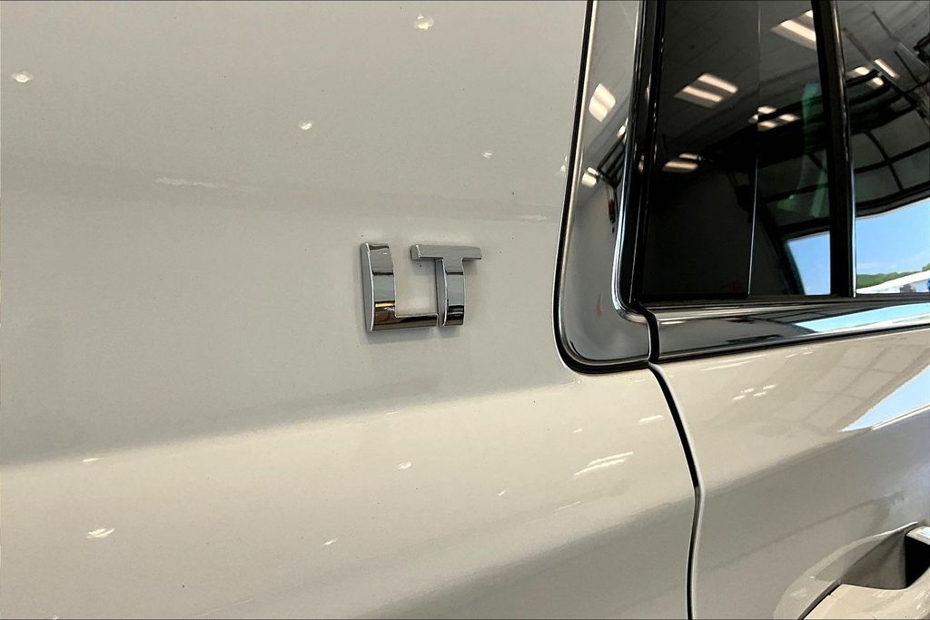 Thumbnail: 2019 Chevrolet Tahoe - 6