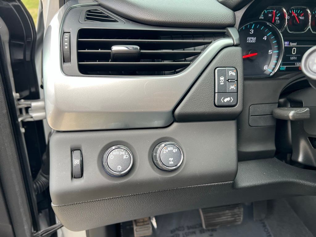 Thumbnail: 2019 Chevrolet Suburban - 28