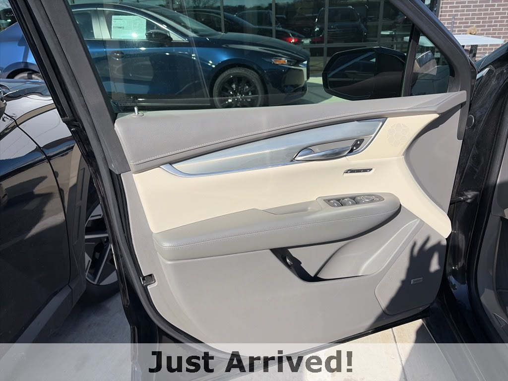 Thumbnail: 2017 Cadillac XT5 - 10