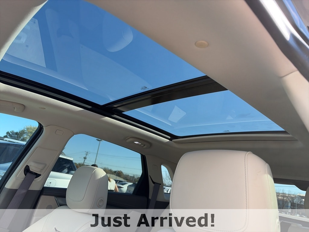 Thumbnail: 2017 Cadillac XT5 - 11