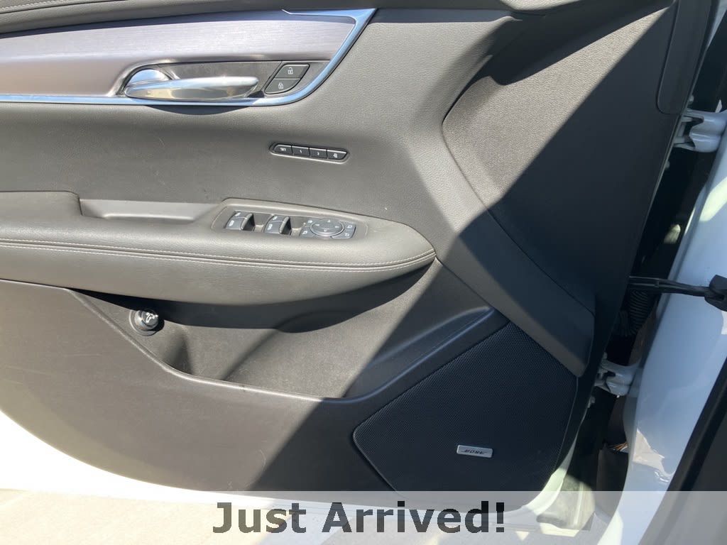 Thumbnail: 2023 Cadillac XT6 - 11