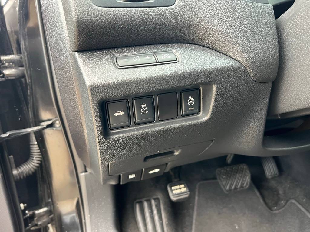 Thumbnail: 2016 Nissan Altima - 17