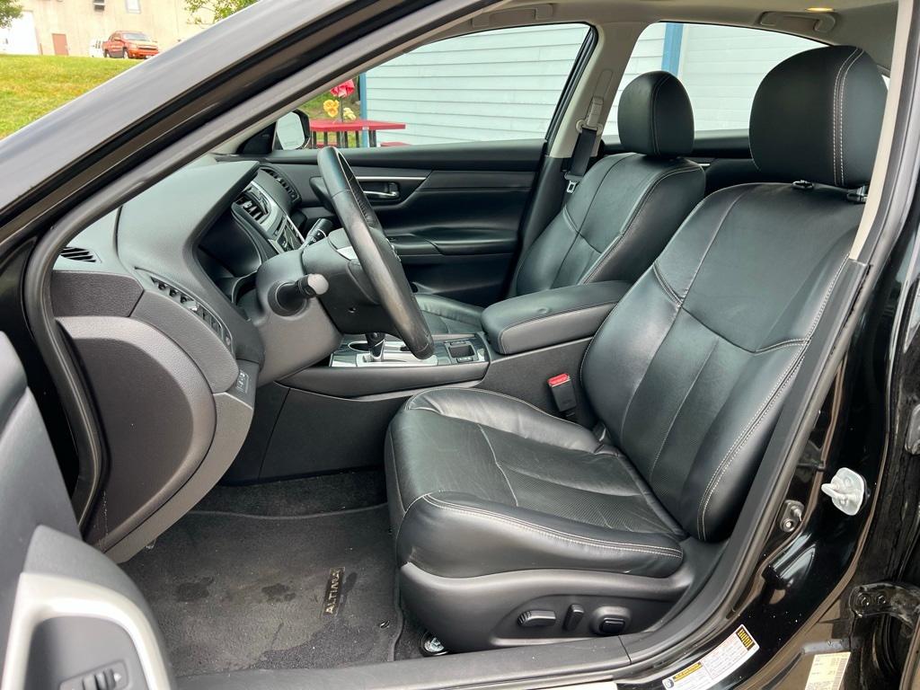 Thumbnail: 2016 Nissan Altima - 9