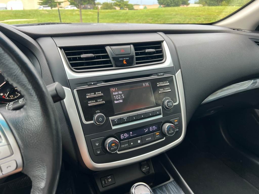 Thumbnail: 2016 Nissan Altima - 11