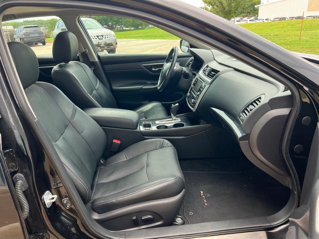 Thumbnail: 2016 Nissan Altima - 23