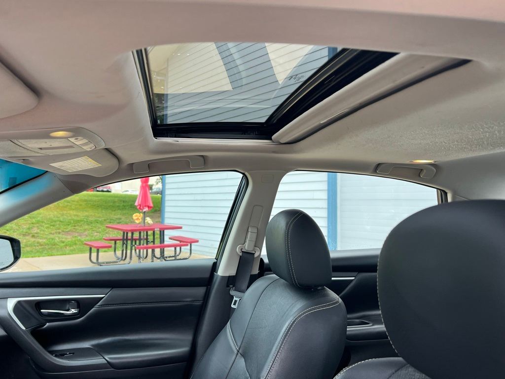 Thumbnail: 2016 Nissan Altima - 19