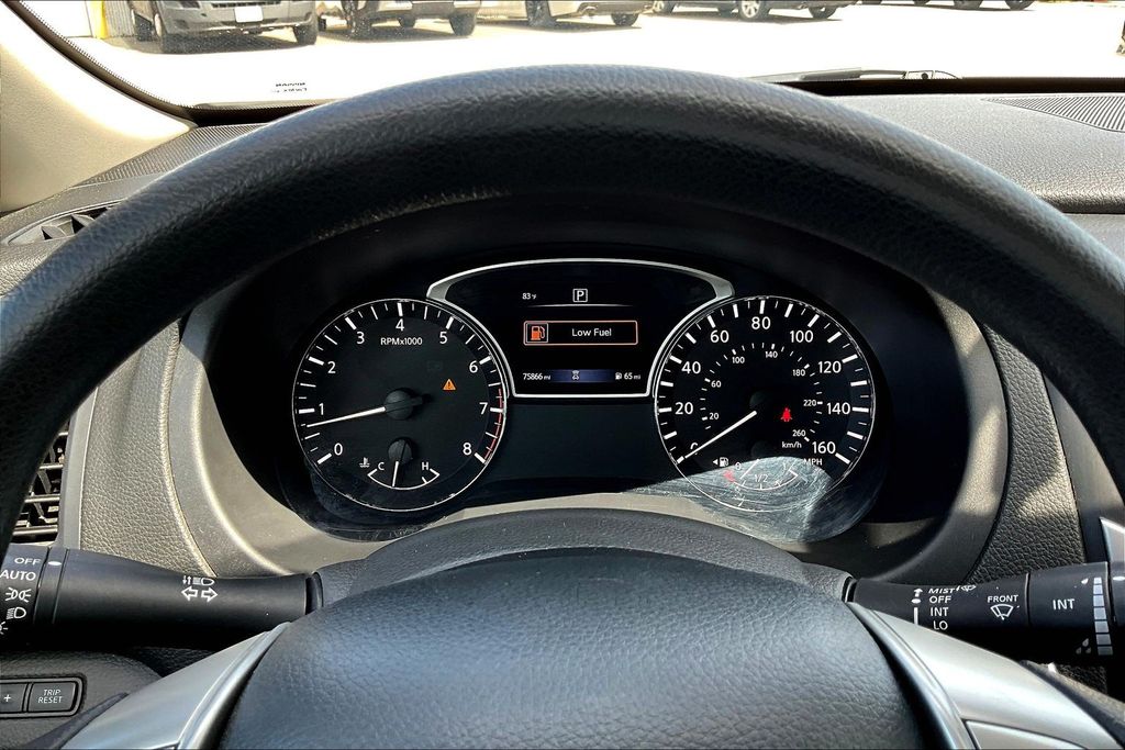 Thumbnail: 2018 Nissan Altima - 16