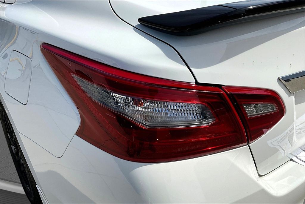 Thumbnail: 2018 Nissan Altima - 34