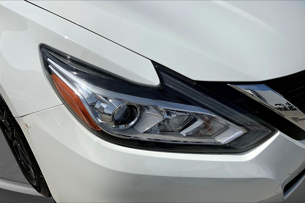 Thumbnail: 2018 Nissan Altima - 33