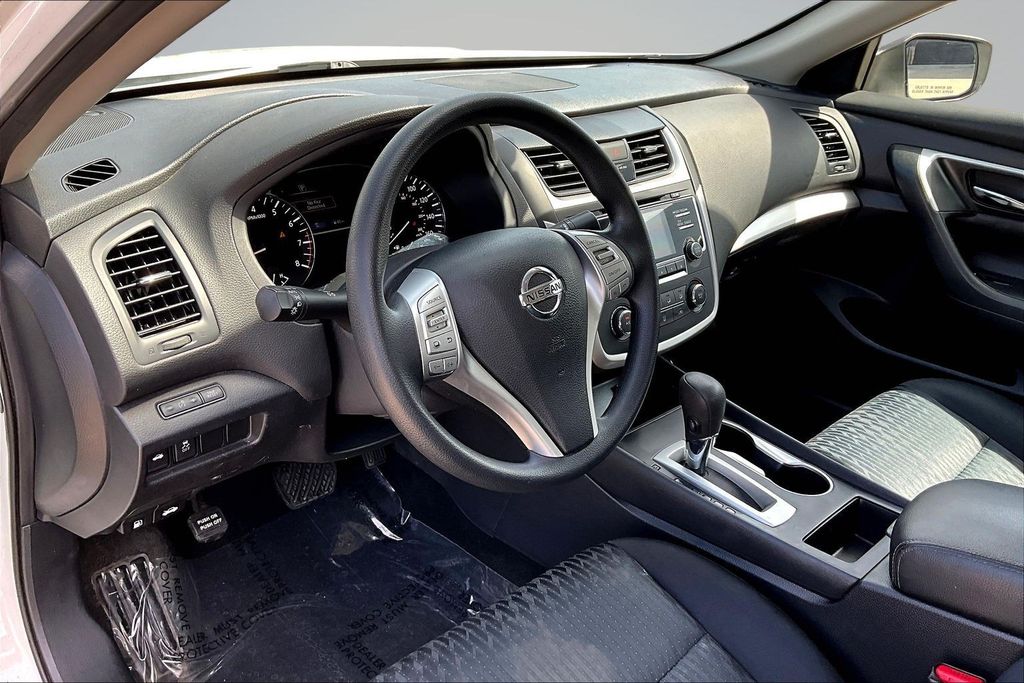 Thumbnail: 2018 Nissan Altima - 12