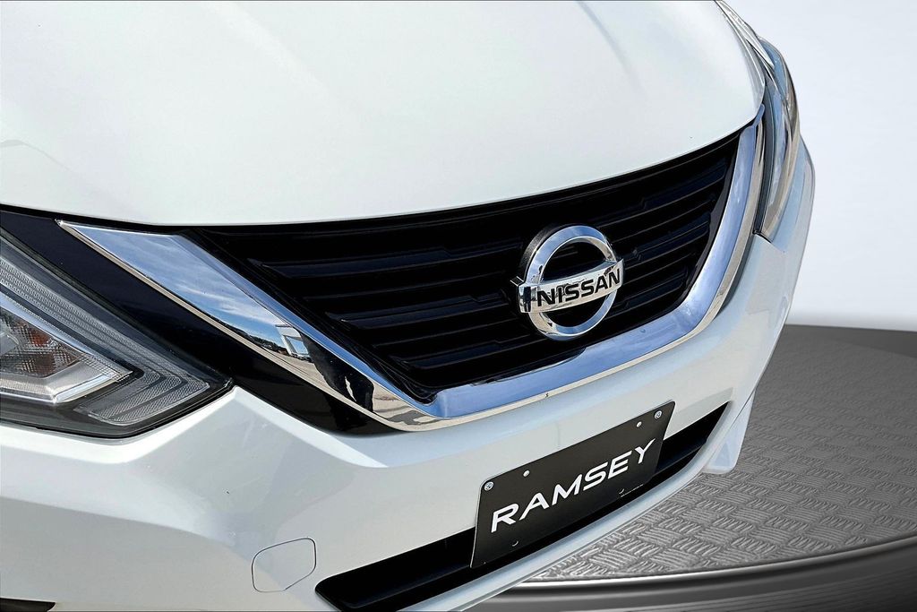 Thumbnail: 2018 Nissan Altima - 32