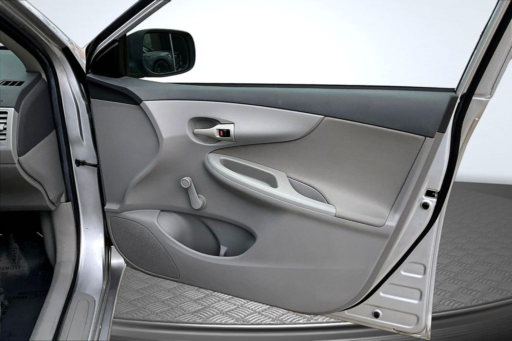 Thumbnail: 2009 Toyota Corolla - 25