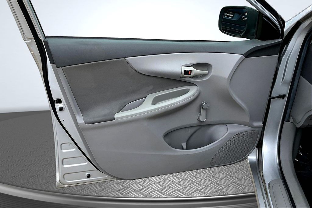 Thumbnail: 2009 Toyota Corolla - 24