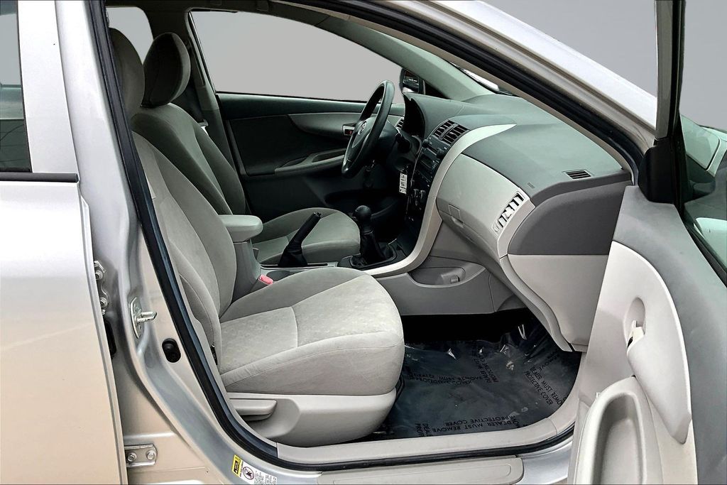 Thumbnail: 2009 Toyota Corolla - 9