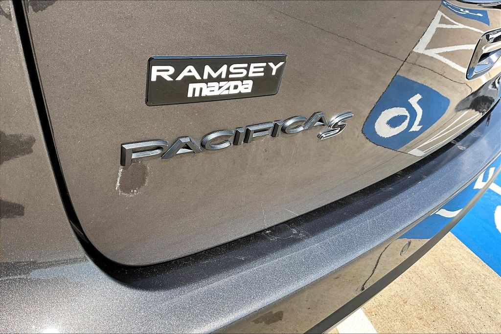 Thumbnail: 2021 Chrysler Pacifica - 6