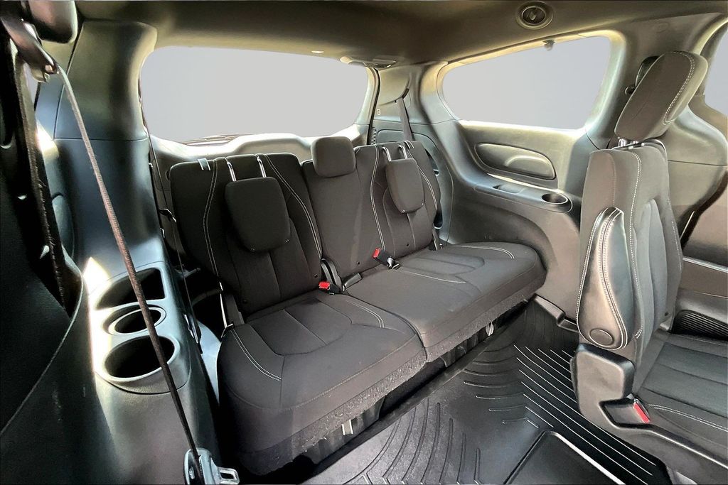 Thumbnail: 2021 Chrysler Pacifica - 32