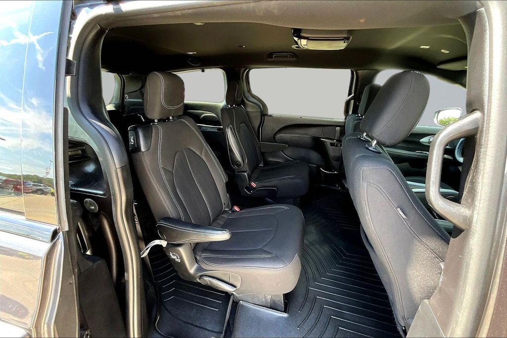 Thumbnail: 2021 Chrysler Pacifica - 31