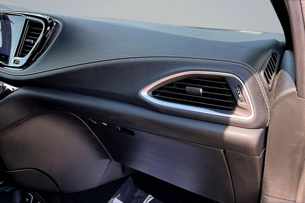 Thumbnail: 2021 Chrysler Pacifica - 23