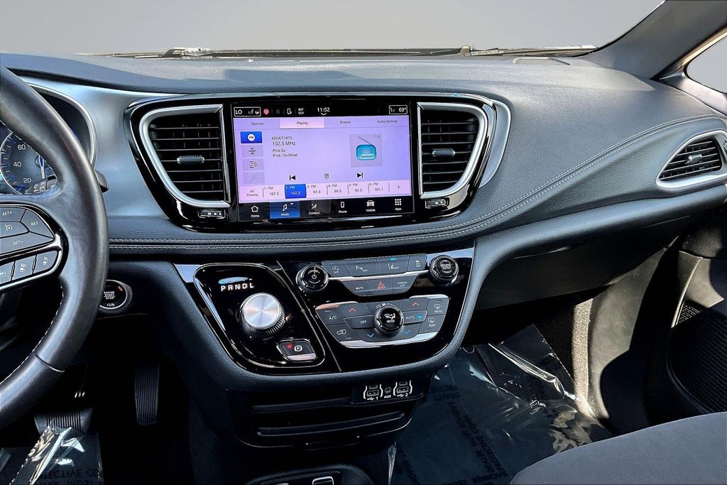 Thumbnail: 2021 Chrysler Pacifica - 15