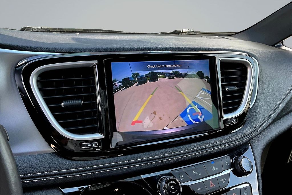 Thumbnail: 2021 Chrysler Pacifica - 28