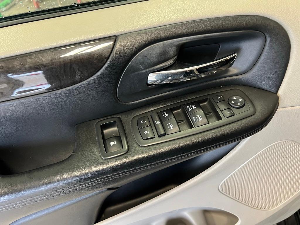 Thumbnail: 2018 Dodge Grand Caravan - 21