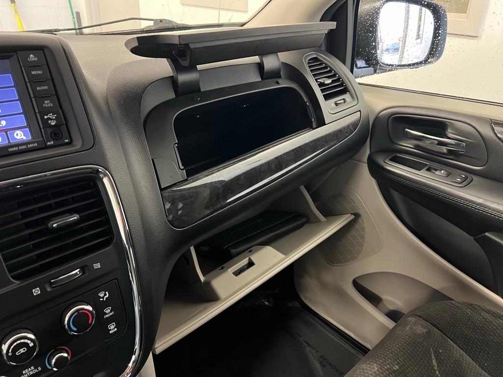 Thumbnail: 2018 Dodge Grand Caravan - 31