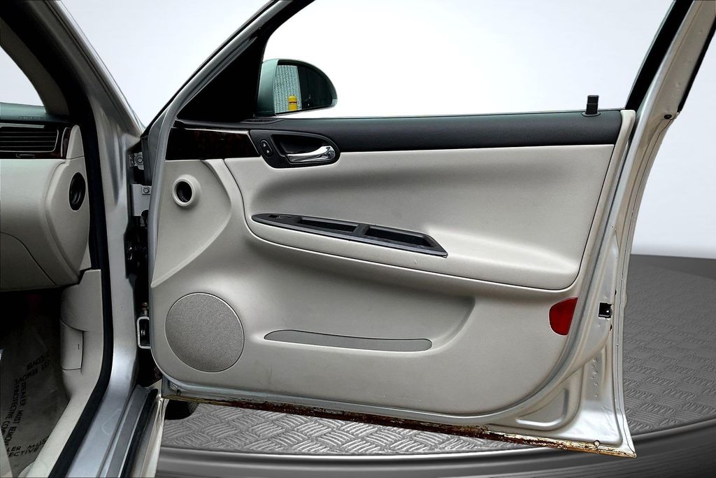 Thumbnail: 2014 Chevrolet Impala - 24