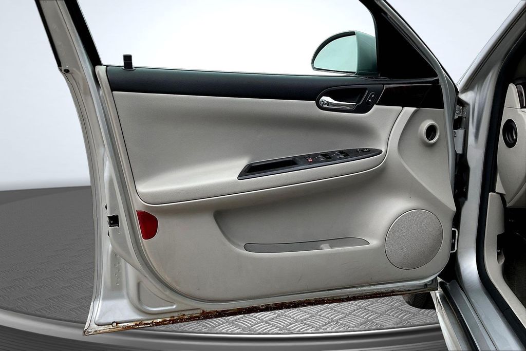 Thumbnail: 2014 Chevrolet Impala - 23