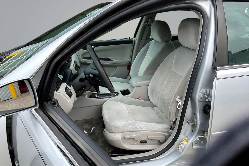 Thumbnail: 2014 Chevrolet Impala - 11