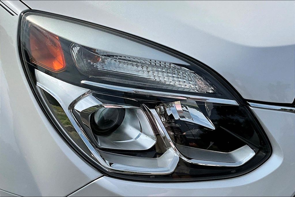 Thumbnail: 2016 Chevrolet Equinox - 34