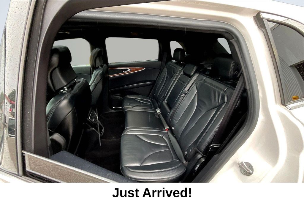 Thumbnail: 2016 Lincoln MKX - 11