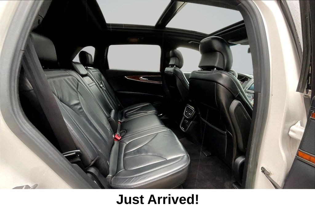 Thumbnail: 2016 Lincoln MKX - 31