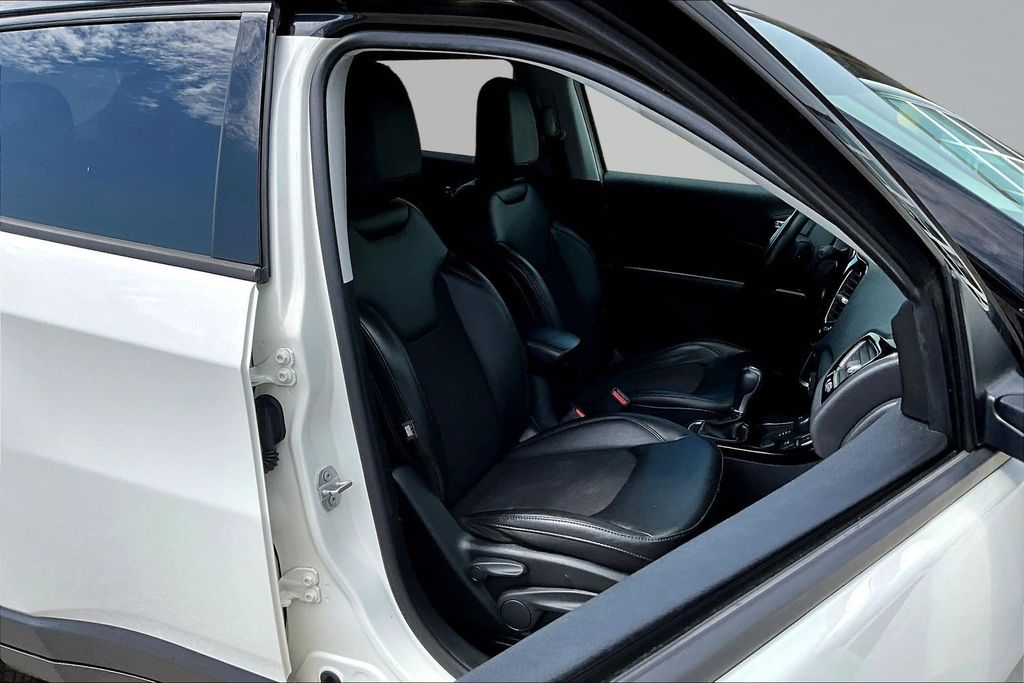 Thumbnail: 2020 Jeep Compass - 10