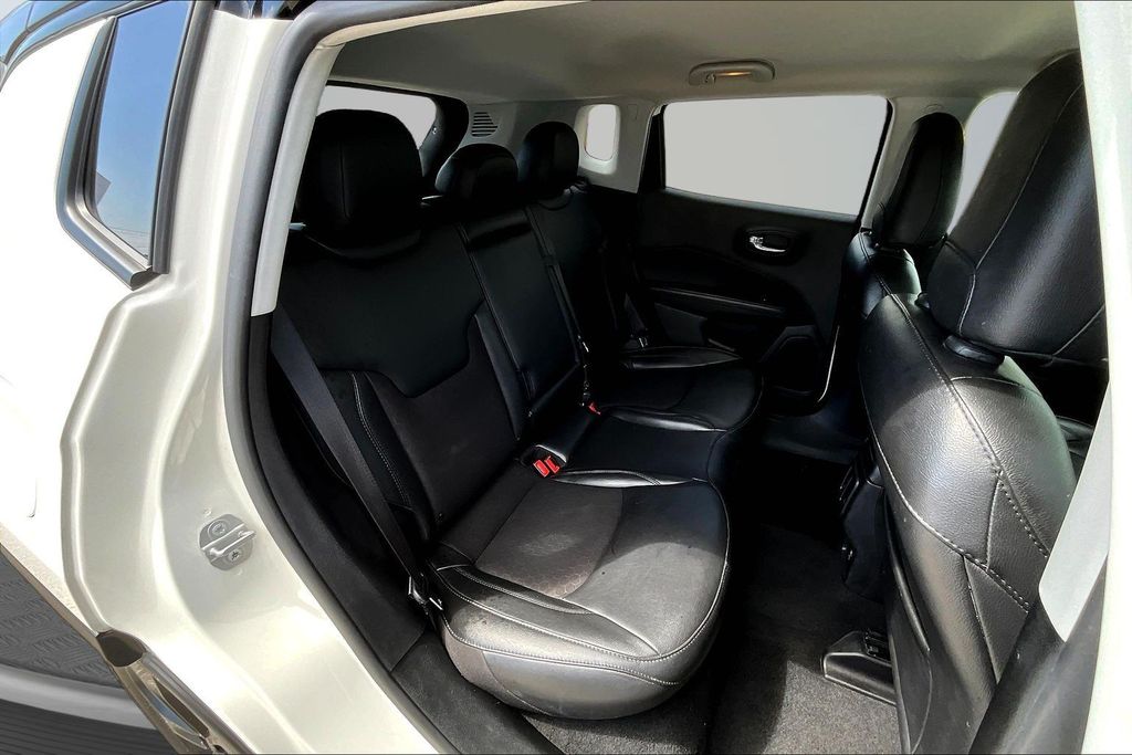 Thumbnail: 2020 Jeep Compass - 32