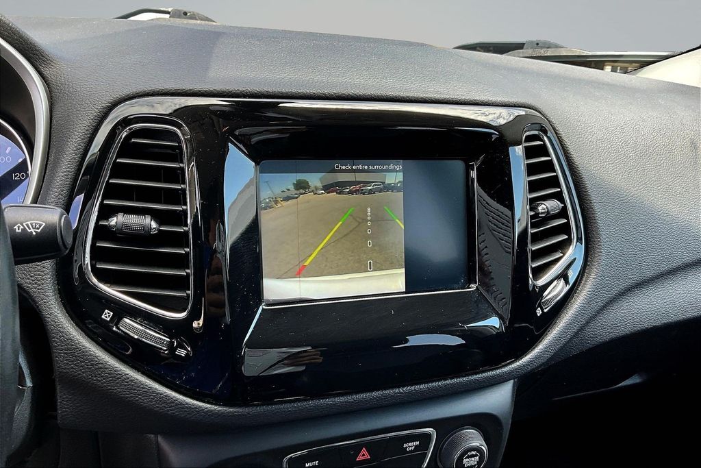 Thumbnail: 2020 Jeep Compass - 15