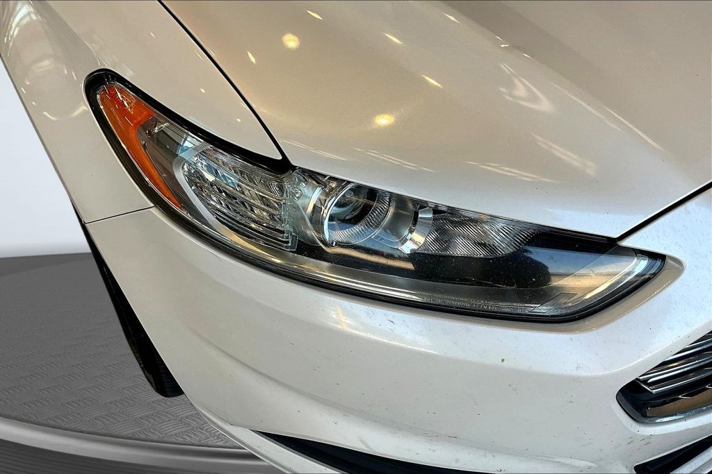 Thumbnail: 2013 Ford Fusion - 33