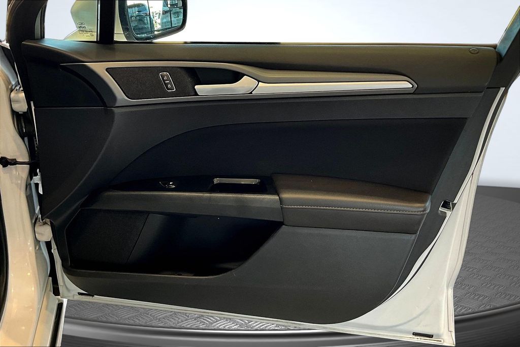 Thumbnail: 2013 Ford Fusion - 25