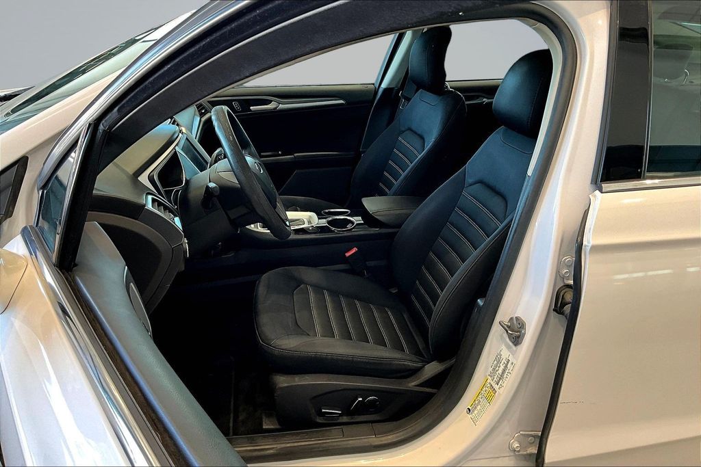 Thumbnail: 2013 Ford Fusion - 10