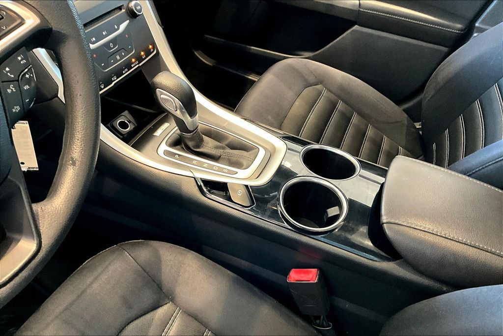 Thumbnail: 2013 Ford Fusion - 15