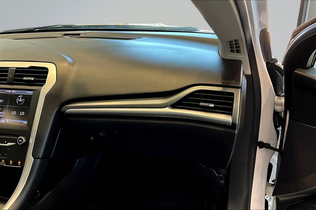 Thumbnail: 2013 Ford Fusion - 22