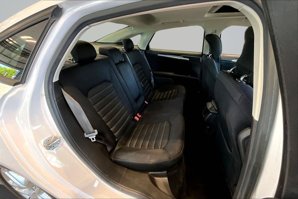 Thumbnail: 2013 Ford Fusion - 31